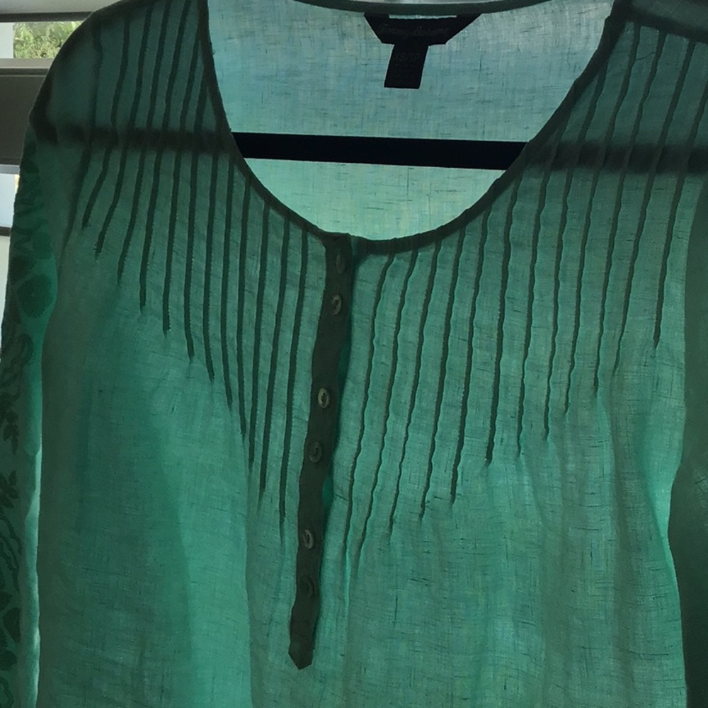 Brand new Tommy Bahama linen blouse.  Mint green.